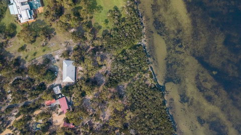 Acacia Lakehouse - The Lake At Your Doorstep - Dalby Accommodation 1