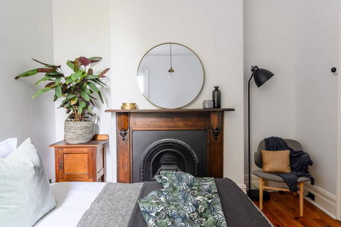 ADDERLEY A Striking 1880s Remodeled Victorian - Dalby Accommodation 3