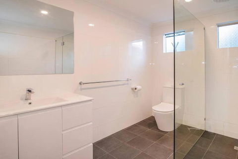 Eagle Bay Summerhaus - Dalby Accommodation 2