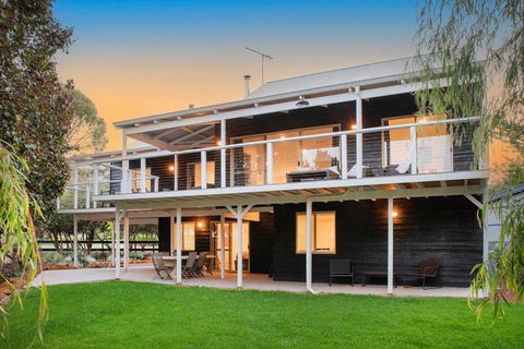Eagle Bay Summerhaus - Dalby Accommodation 0