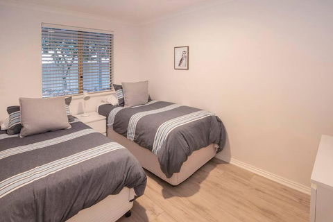 Eagle Bay Summerhaus - Dalby Accommodation 4