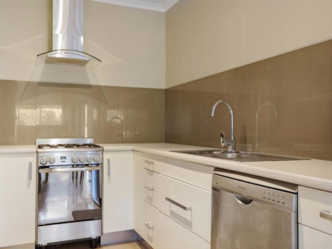 Eagle Heights Holiday Units - Dalby Accommodation 3