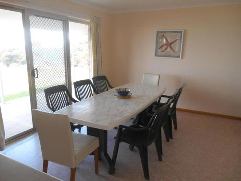 Ebb N Flow Beach House - Stansbury - Dalby Accommodation 2