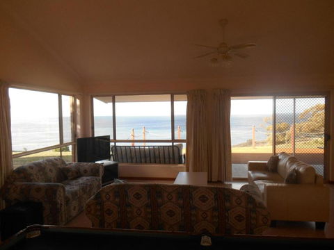 Ebb N Flow Beach House - Stansbury - Dalby Accommodation 4