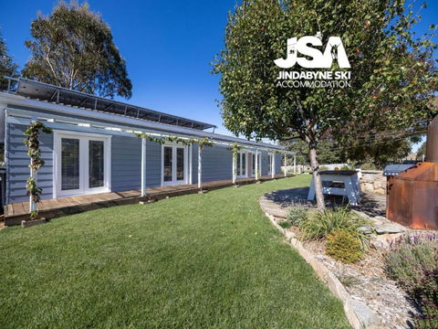 Edelweiss Cottage - Dalby Accommodation 0
