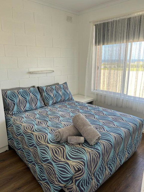 Edithburgh Foreshore Apartments - Dalby Accommodation 3