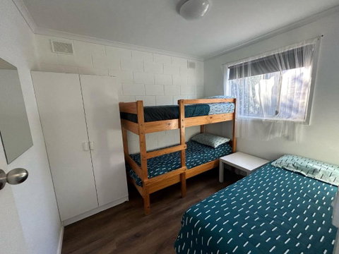 Edithburgh Foreshore Apartments - Dalby Accommodation 4