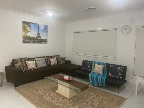 Edmondson Villas Sydney - Dalby Accommodation 4