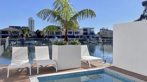 E.S. Surfers Paradise - Dalby Accommodation 0