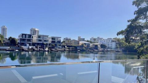 E.S. Surfers Paradise - Dalby Accommodation 1