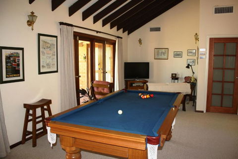 Eleebana Guest House - Dalby Accommodation 3