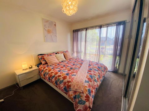 ENTIRE HOME IN WERRIBEE,BEST POSSIBLE LOCATION YOU CAN FIND - Dalby Accommodation 4