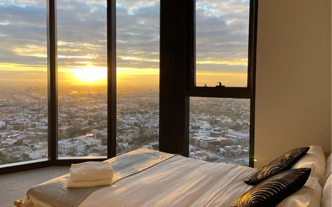 EQ Tower Modern Apartments Melbourne Central CBD - Dalby Accommodation 4