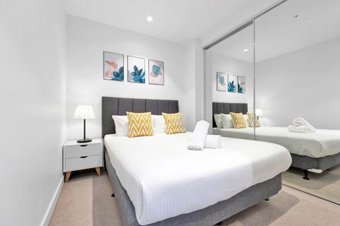 EPORO Tower Modern Apartments Melbourne Central CBD - Dalby Accommodation 1