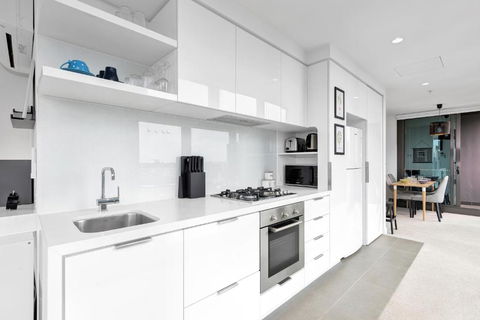 EPORO Tower Modern Apartments Melbourne Central CBD - Dalby Accommodation 3