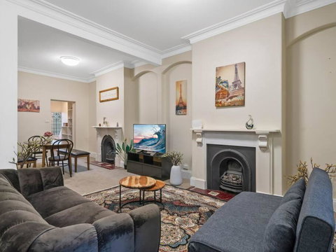 Fancy 4 BR House With Parking - ICC&Darling Harbour-8 Mins Walk - Dalby Accommodation 0