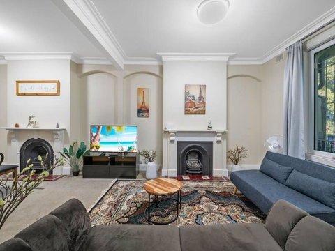 Fancy 4 BR House With Parking - ICC&Darling Harbour-8 Mins Walk - Dalby Accommodation 2