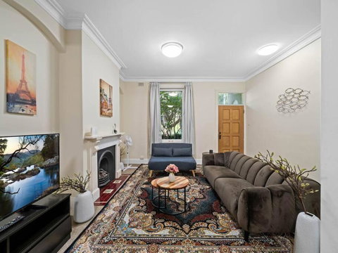 Fancy 4 BR House With Parking - ICC&Darling Harbour-8 Mins Walk - Dalby Accommodation 3
