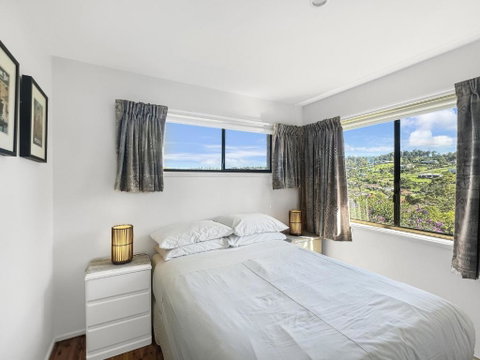 Fab 3-Bed Stay With Great Outdoors & Water Views - Dalby Accommodation 3