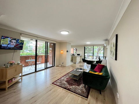Fabulous 2 Bedroom Apartment, Secured Free Parking - Dalby Accommodation 0