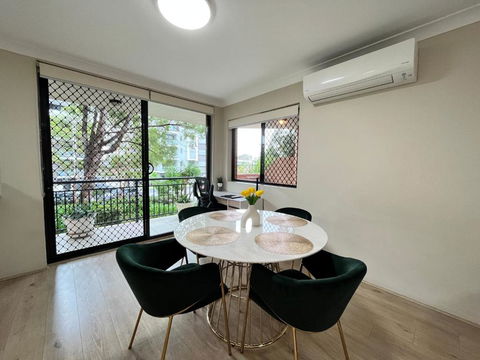 Fabulous 2 Bedroom Apartment, Secured Free Parking - Dalby Accommodation 3
