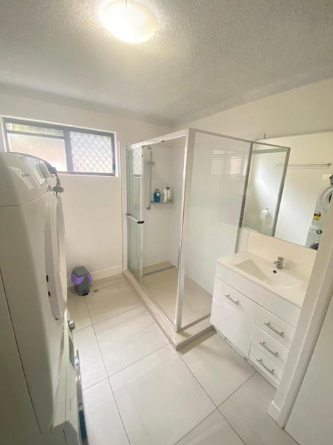 Fabulous Canal-front Unit In Mooloolaba - Dalby Accommodation 2