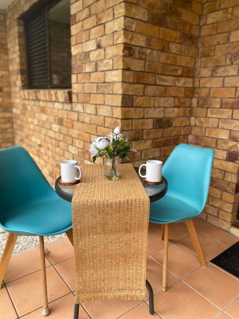 Fabulous Canal-front Unit In Mooloolaba - Dalby Accommodation 3