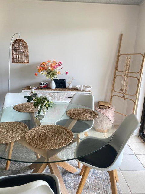 Fabulous Canal-front Unit In Mooloolaba - Dalby Accommodation 4
