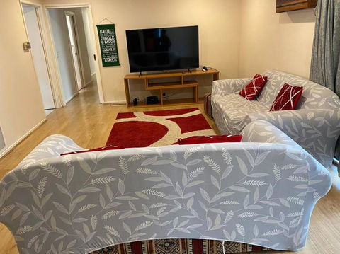 Family Home- Close To Knox City & Dandenong Ranges - Dalby Accommodation 0