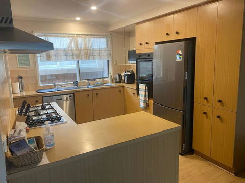 Family Home- Close To Knox City & Dandenong Ranges - Dalby Accommodation 3