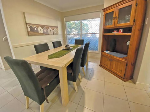 FLIP FLOP INN - Dalby Accommodation 4