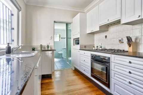 Gorgeous 2 Bedroom House Ultimo 2 E-Bikes Included - Dalby Accommodation 4