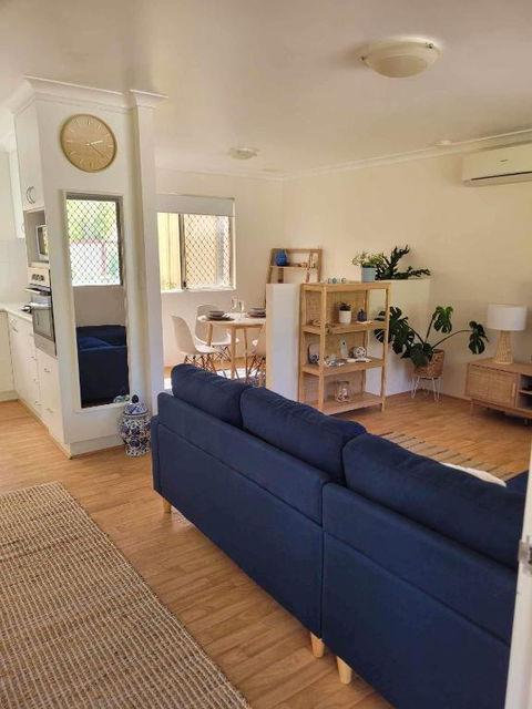 G&R Beach Cottage - Dalby Accommodation 2