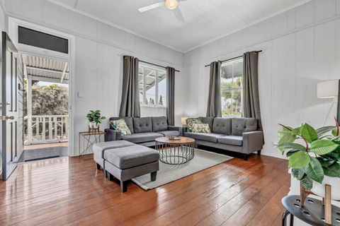Gabba Central House 3BR2Bath Pets - Dalby Accommodation 1