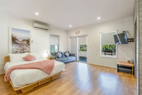 Gawler Townhouses 1b - Dalby Accommodation 2