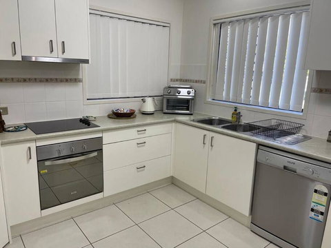 Georgina Townhouse - Dalby Accommodation 2