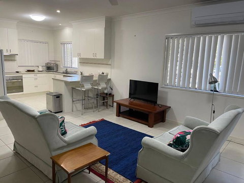 Georgina Townhouse - Dalby Accommodation 1