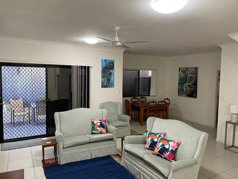 Georgina Townhouse - Dalby Accommodation 4