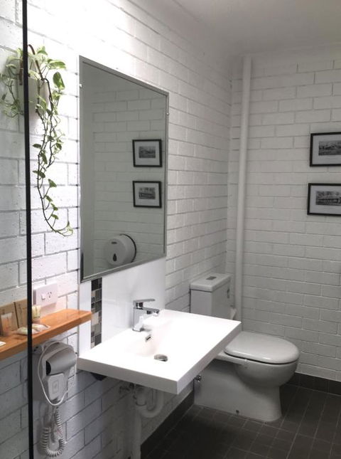 Gin Gin Village Motor Inn Motel QLD - Dalby Accommodation 4