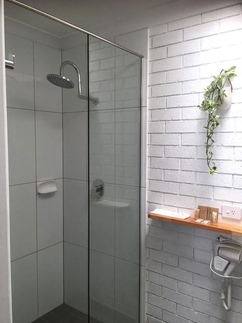 Gin Gin Village Motor Inn Motel QLD - Dalby Accommodation 3