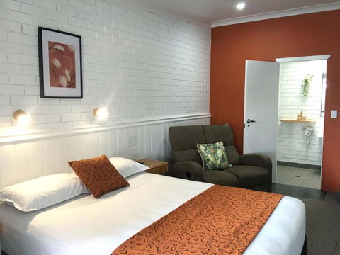 Gin Gin Village Motor Inn Motel QLD - Dalby Accommodation 0