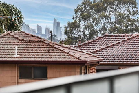 GLAD3 Gladesville Getaway Bright & Contemporary - Dalby Accommodation 1