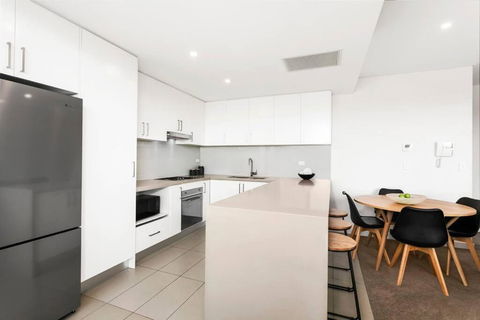 GLAD3 Gladesville Getaway Bright & Contemporary - Dalby Accommodation 4