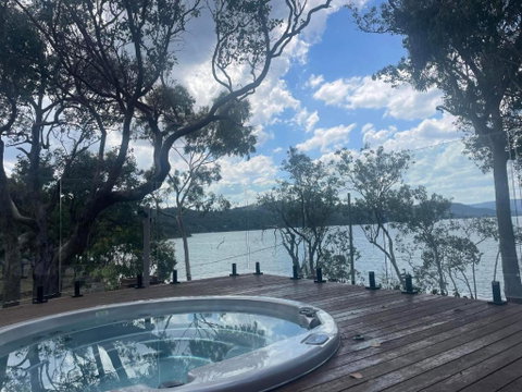 Glasshouse On The Lake - Dalby Accommodation 0