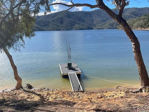 Glasshouse On The Lake - Dalby Accommodation 2
