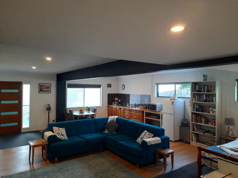 GOLDFIELDS STUDIO APARTMENT, Beaconsfield - Fully Self-contained, Air-conditioning - Dalby Accommodation 2