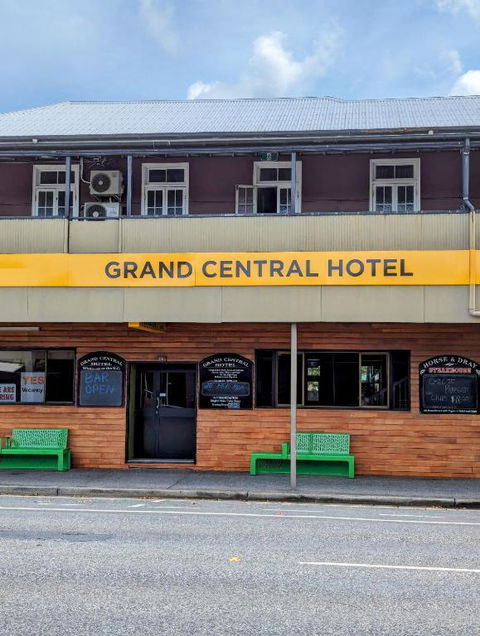 GRAND CENTRAL HOTEL PROSERPINE - Dalby Accommodation 2