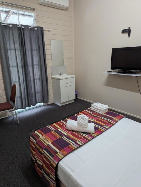 GRAND CENTRAL HOTEL PROSERPINE - Dalby Accommodation 3