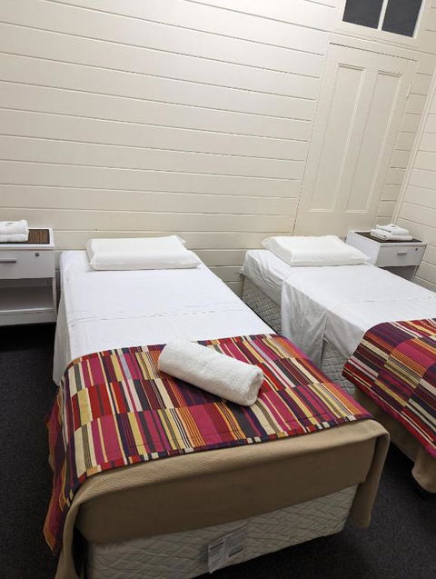 GRAND CENTRAL HOTEL PROSERPINE - Dalby Accommodation 4