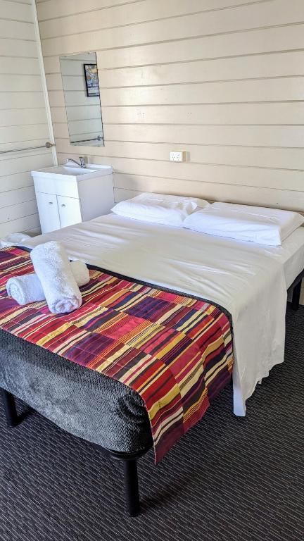 GRAND CENTRAL HOTEL PROSERPINE - Dalby Accommodation 0